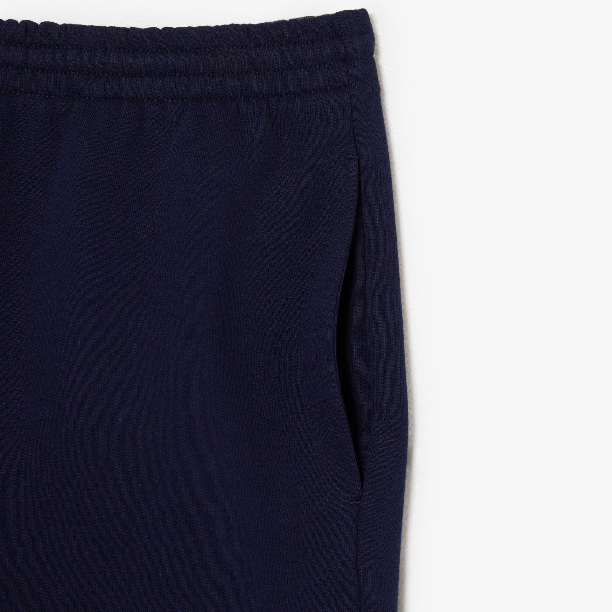 Short Lacoste bleu nuit vu de dos
