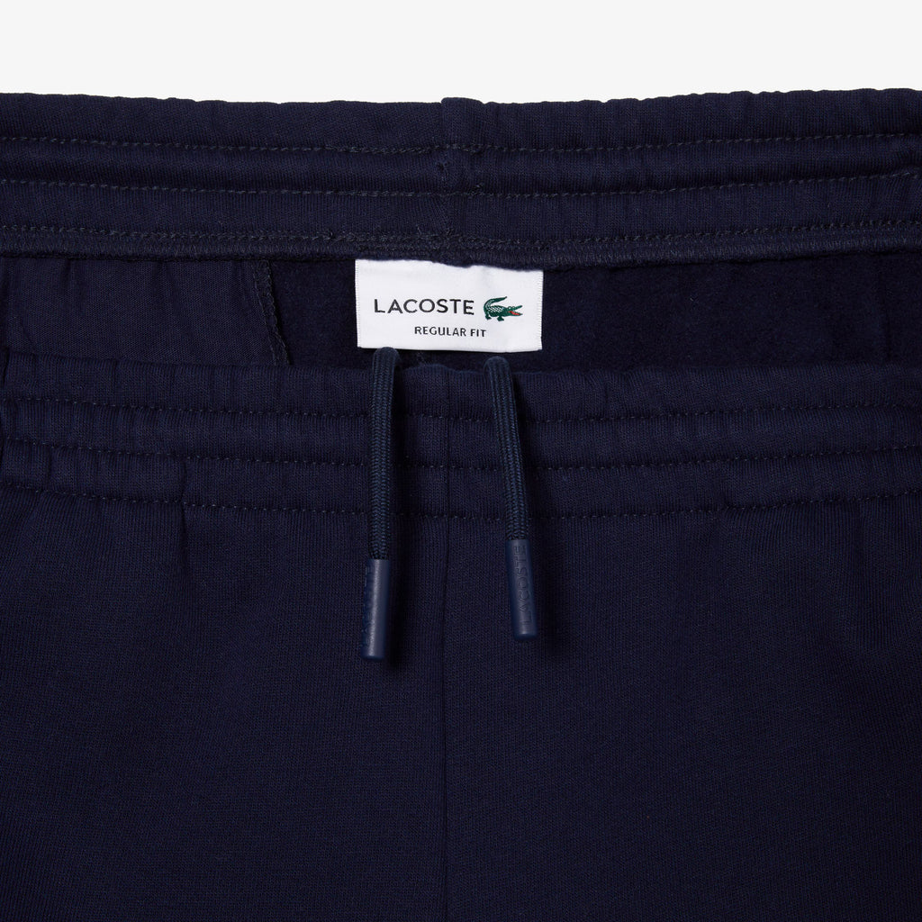 Short Lacoste bleu nuit détail tissu coton bio
