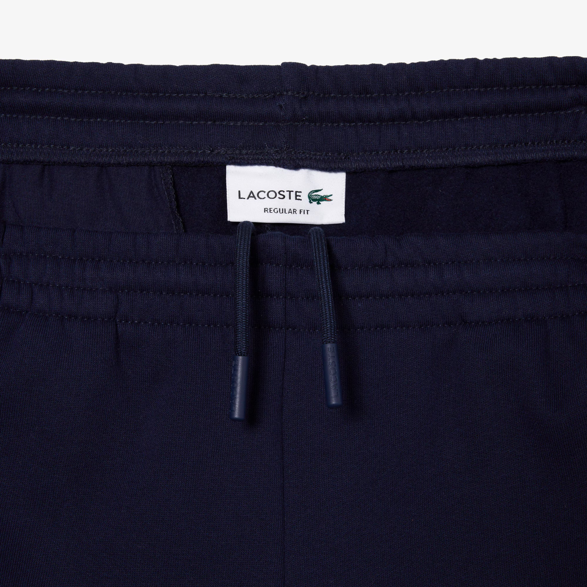 Short Lacoste bleu nuit détail tissu coton bio

