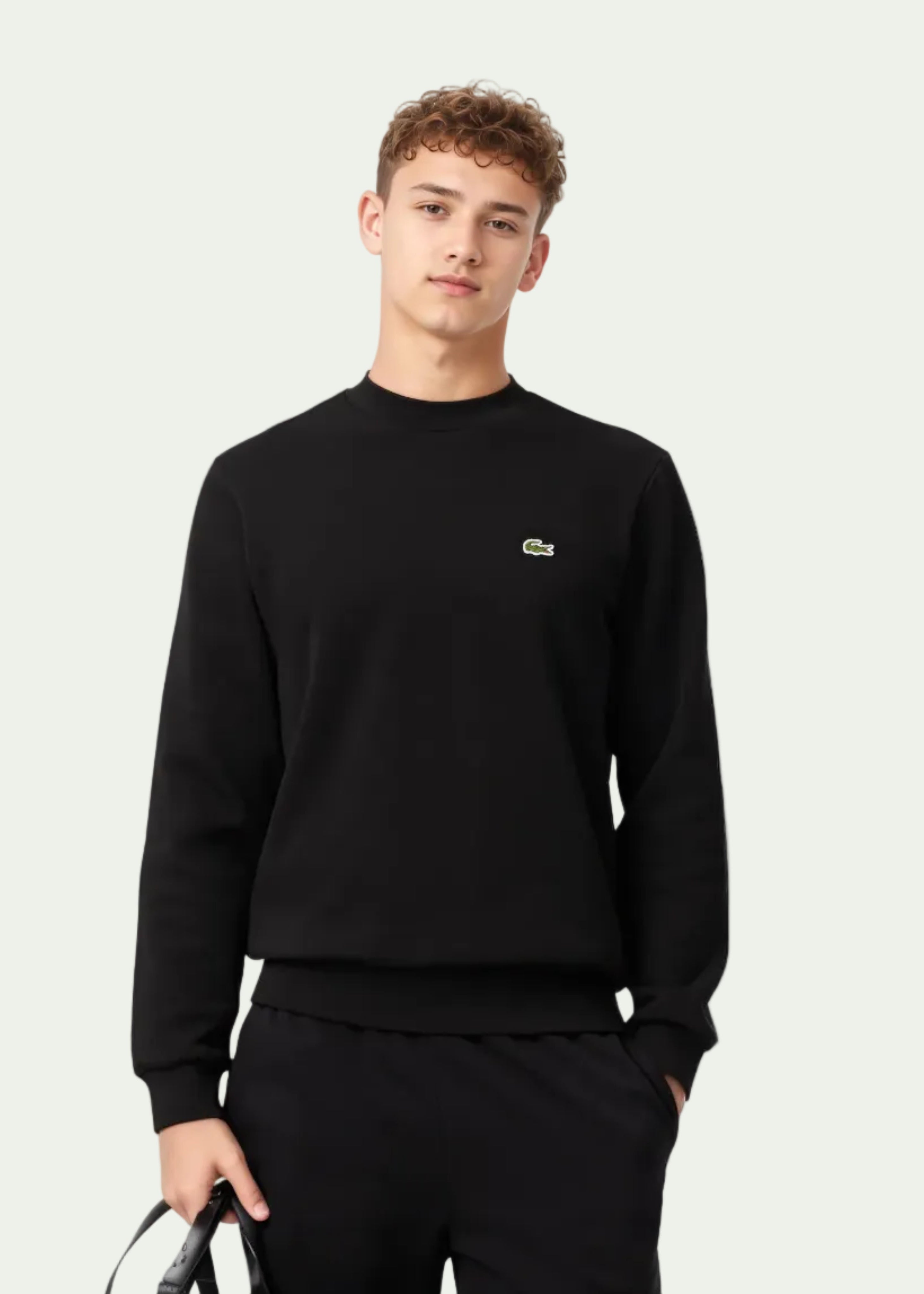Sweat Lacoste homme noir col rond vu de face
