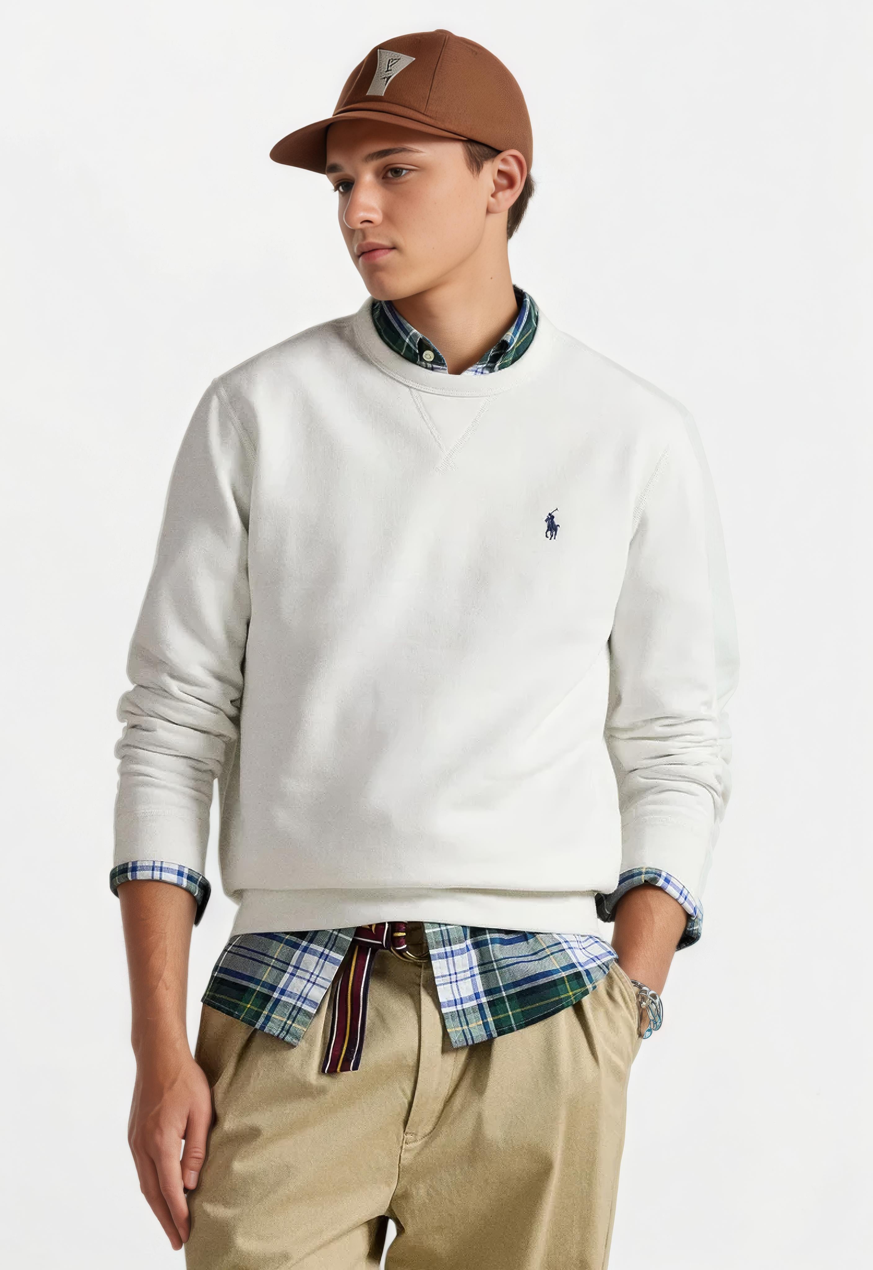 Sweat Ralph Lauren Homme Blanc Coupe Classique porté par un mannequin