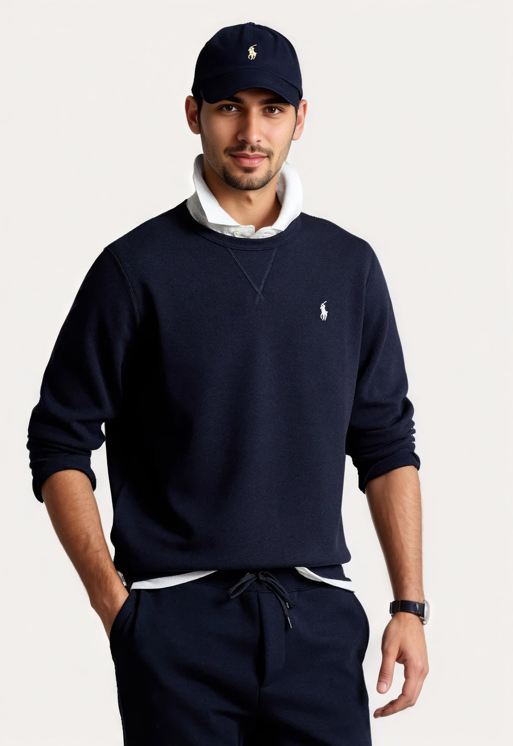 Sweat Ralph Lauren Homme Bleu Marine Coupe Classique porté par un mannequin