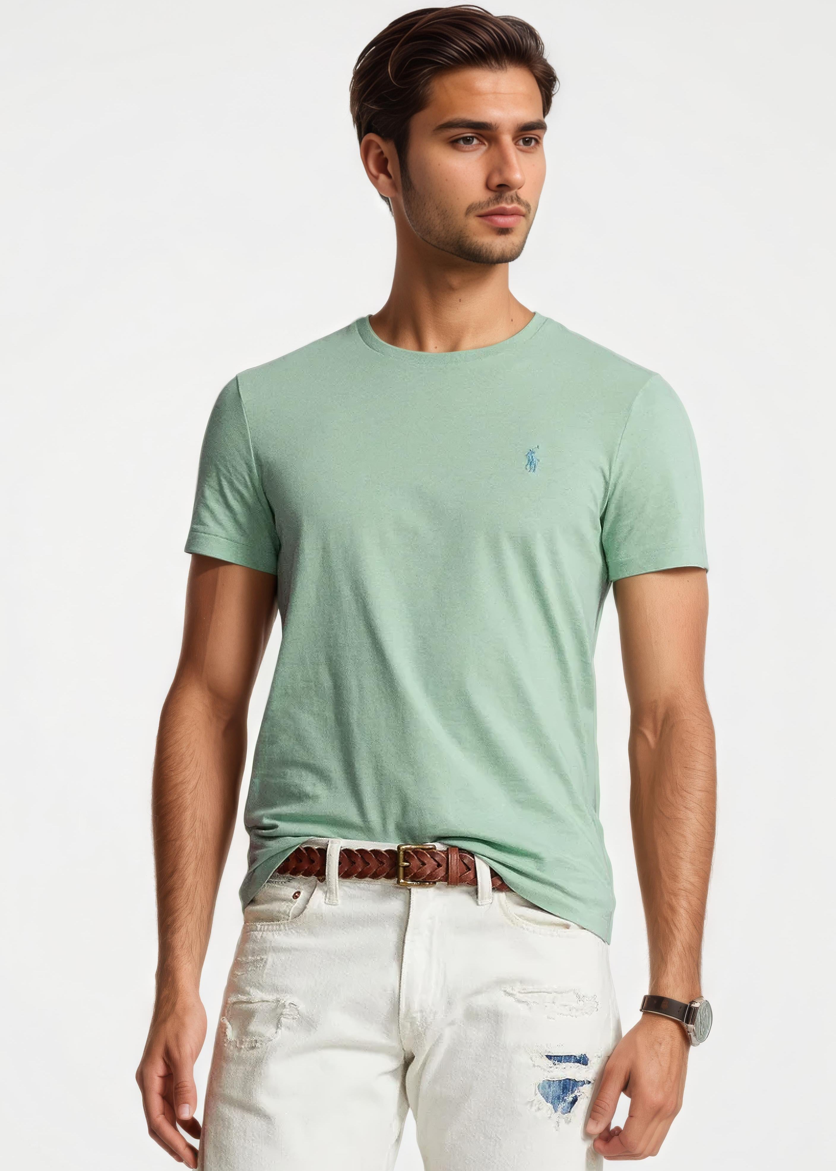 T-shirt Ralph Lauren Homme Vert Clair Custom Slim Fit porté par un mannequin